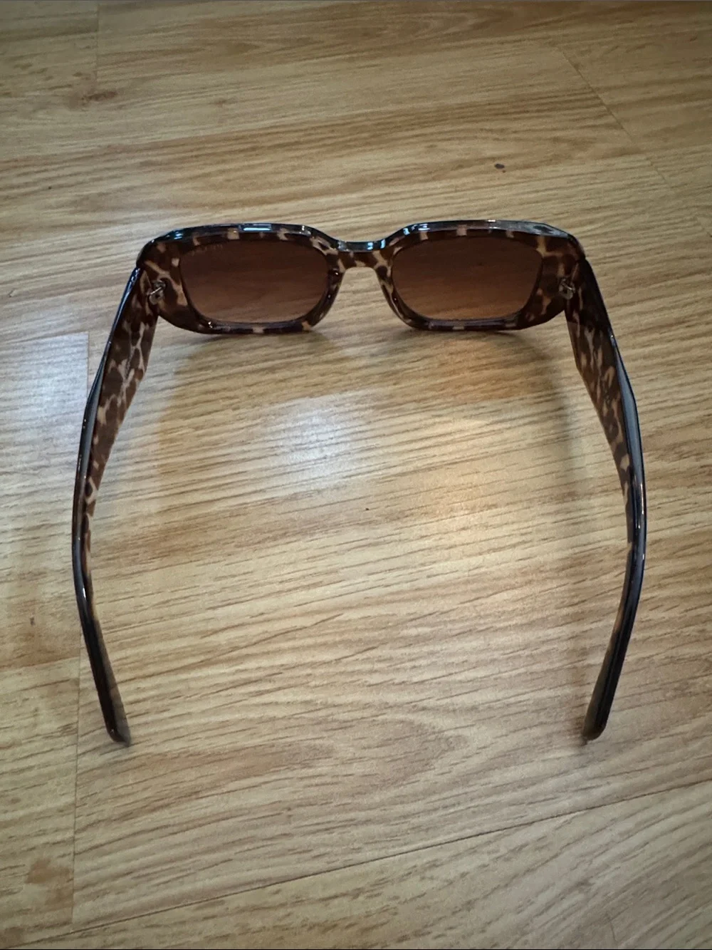 N/A stylish tortoiseshell
